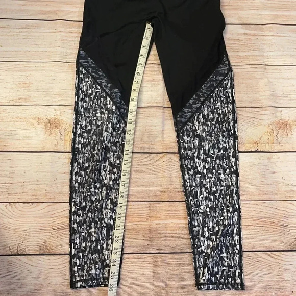 Fabletics Mid Rise Mesh Powerhold leggings Size S - Picture 5 of 7
